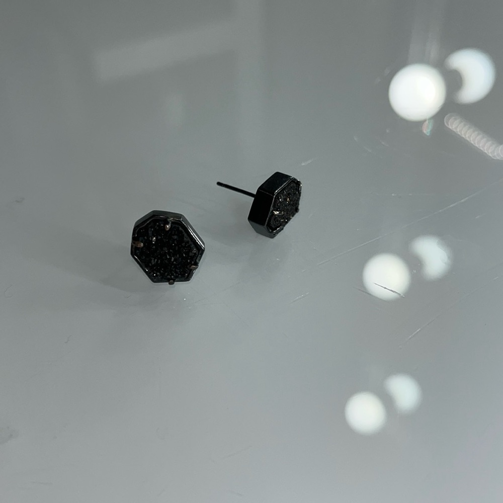 Black Kendra Scott studs